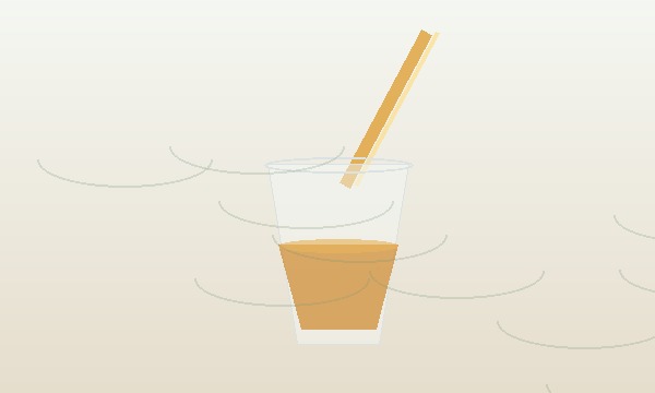 グラスに美しく注がれるもろみ酢のイメージ